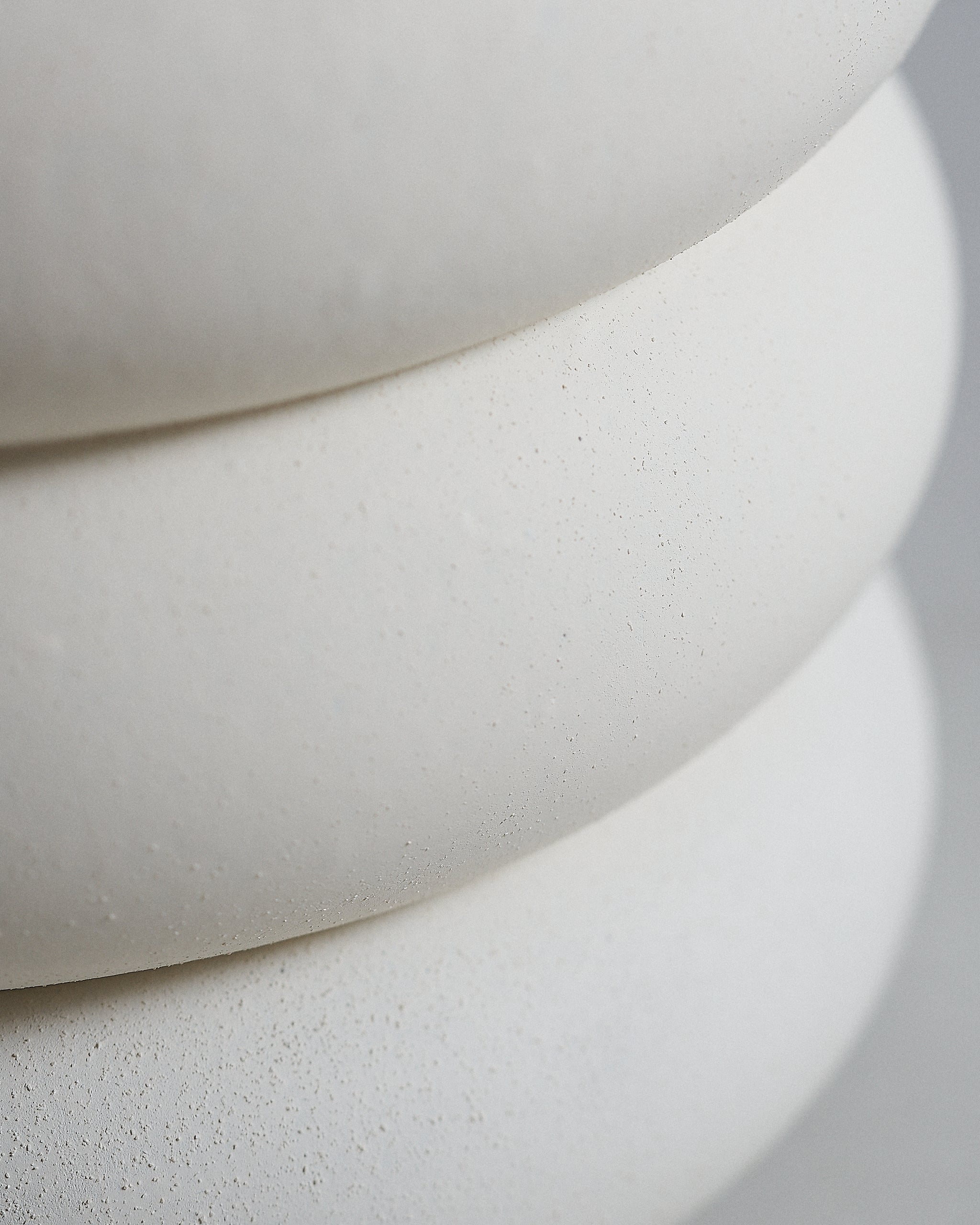 ChalkWhiteMeyerPlanterPot_Closeup02_22