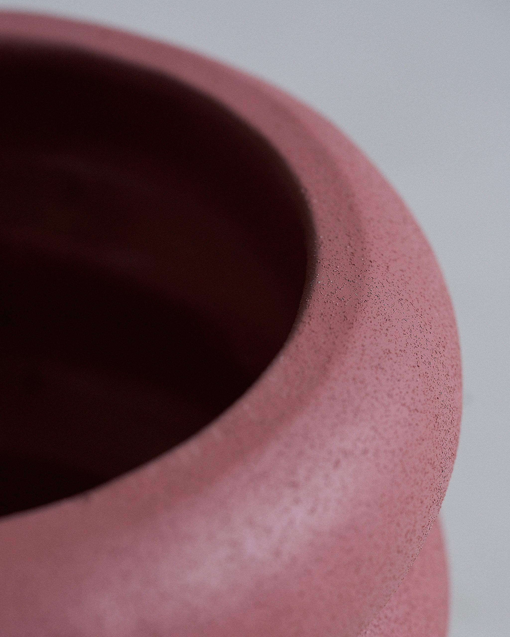 OldRedMeyerPlanterPot_Closeup01_17