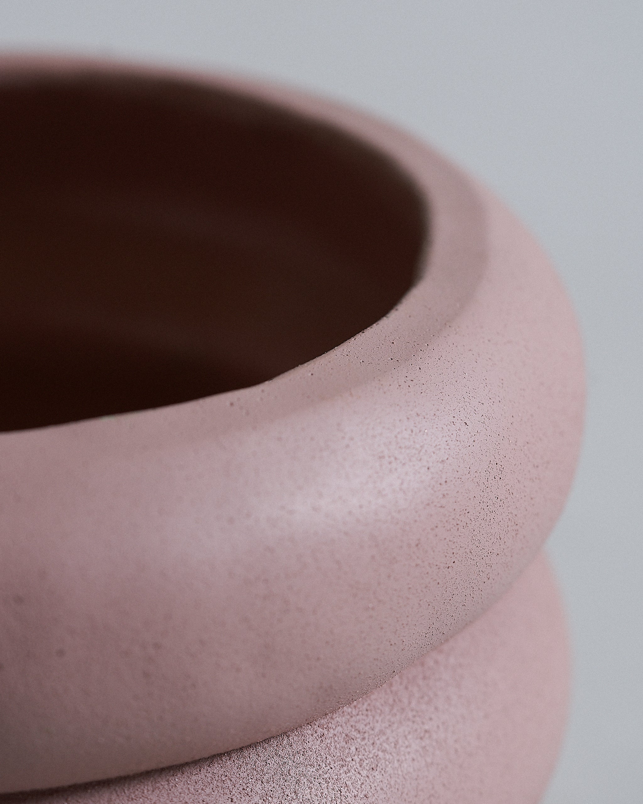 RosePinkMeyerPlanterPot_Closeup01_18