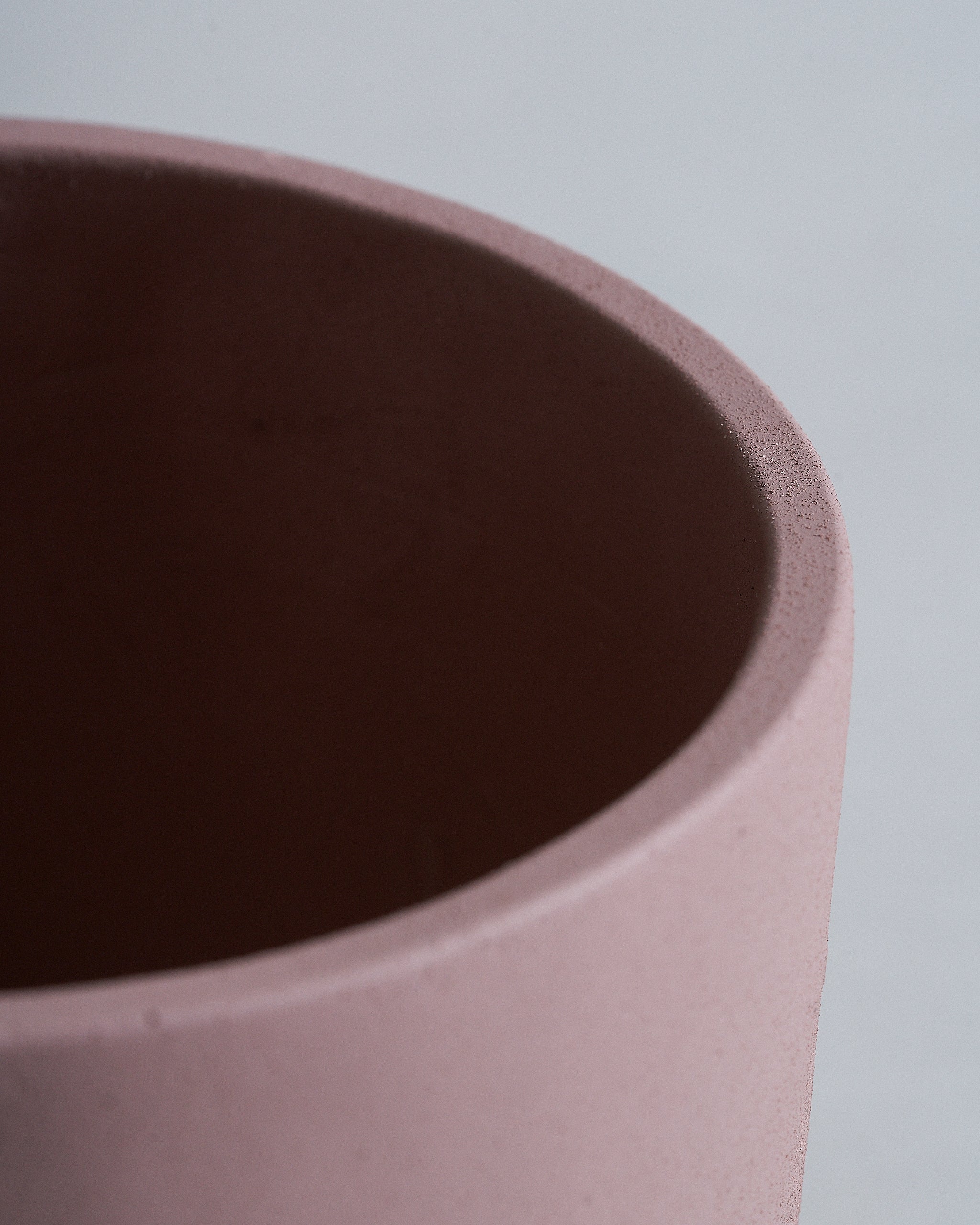 RosePinkRounderPlanterPot_Closeup01