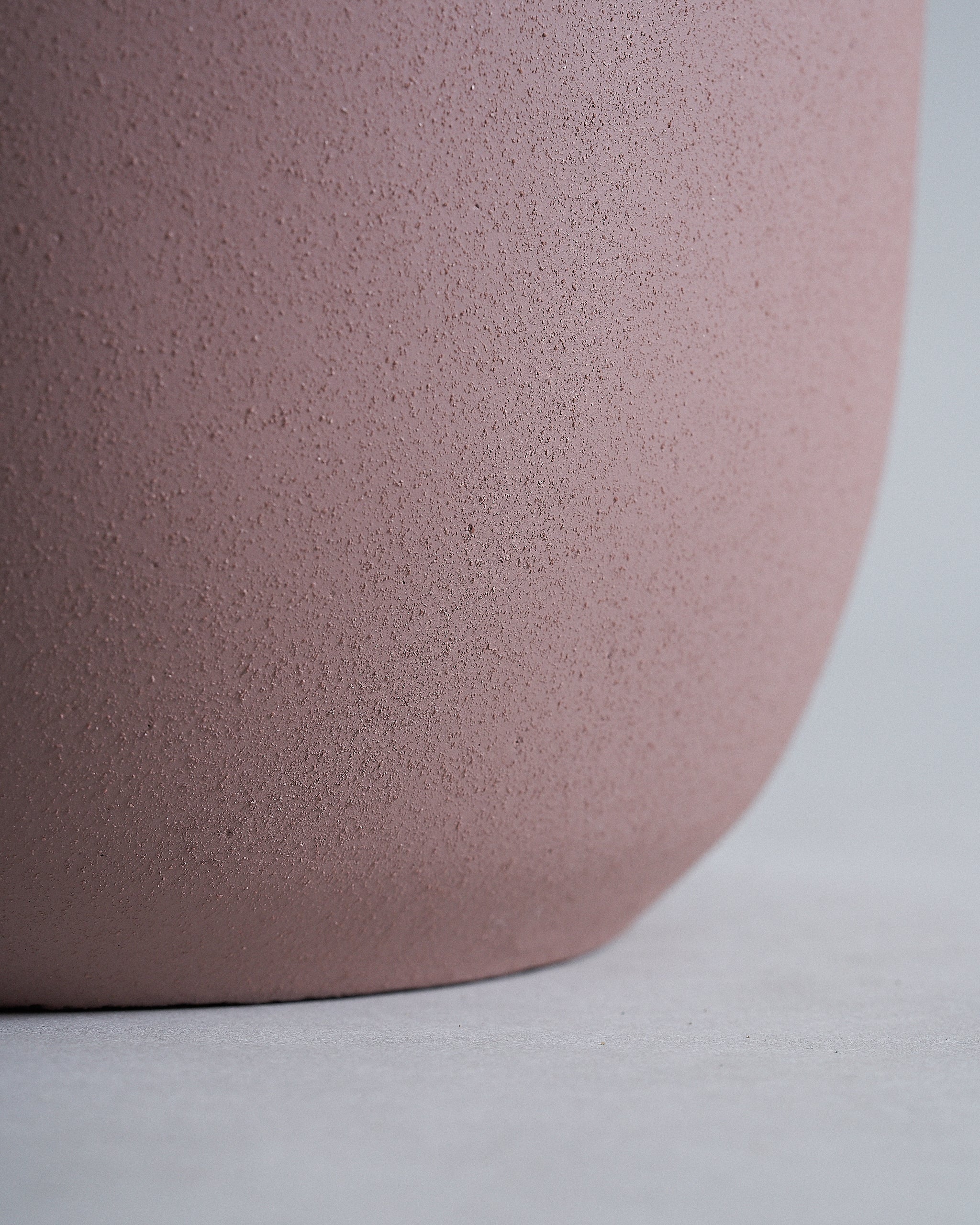 RosePinkRounderPlanterPot_Closeup02