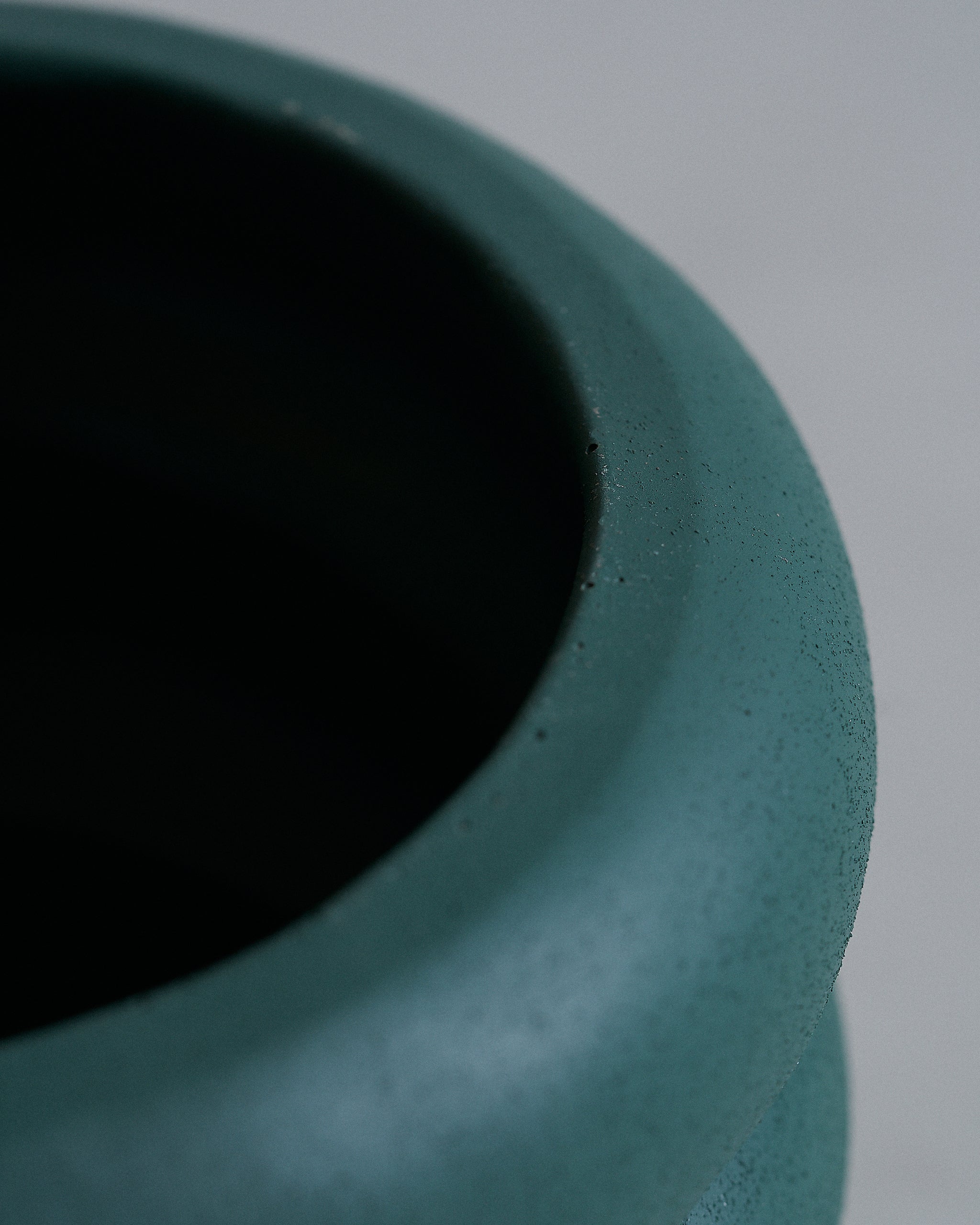 SlateGreenMeyerPlanterPot_Closeup01_14