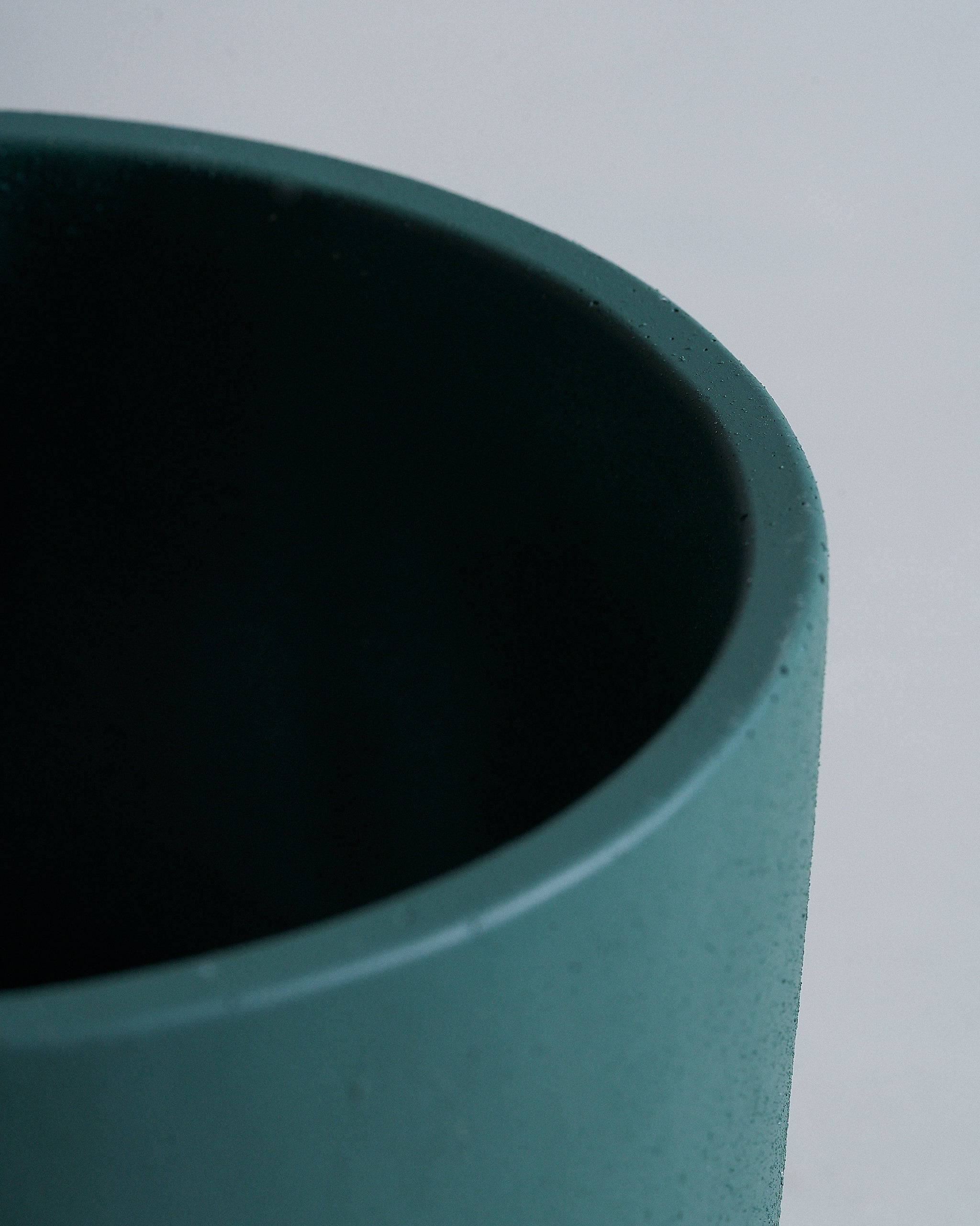 SlateGreenRounderPlanterPot_Closeup01